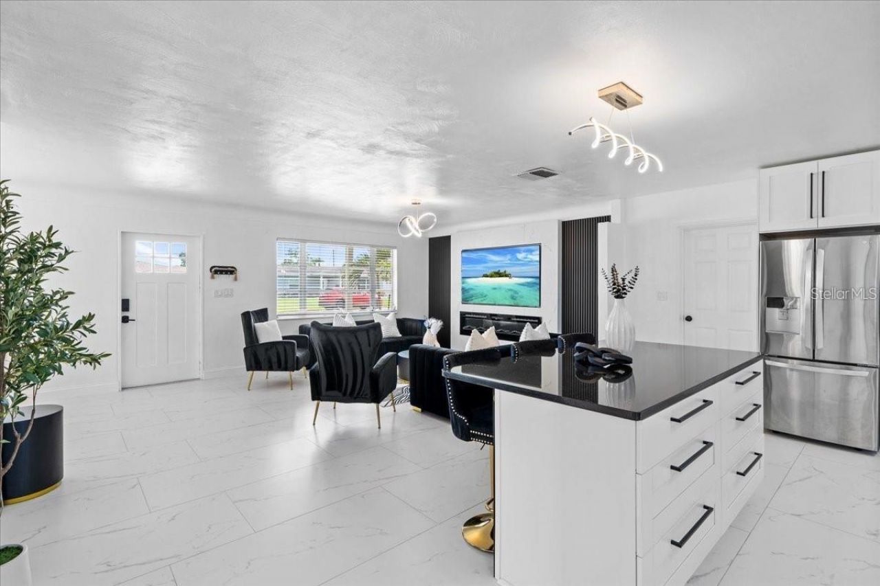 6083 50th Avenue N, Kenneth City, FL 33709 Photo