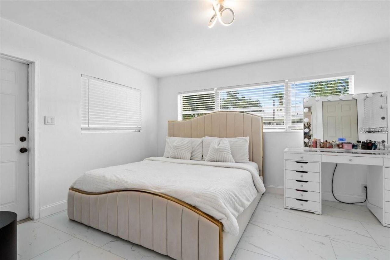 6083 50th Avenue N, Kenneth City, FL 33709 Photo