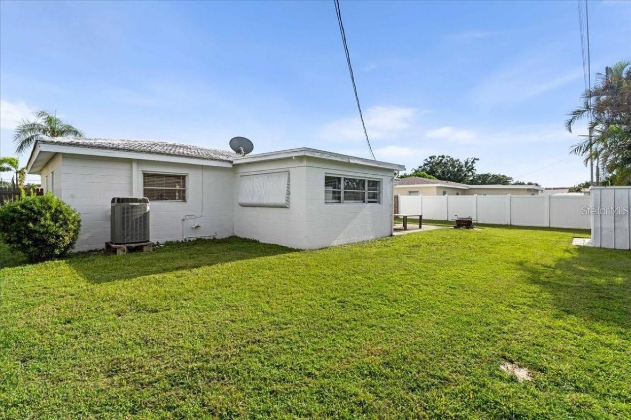 6083 50th Avenue N, Kenneth City, FL 33709 Photo