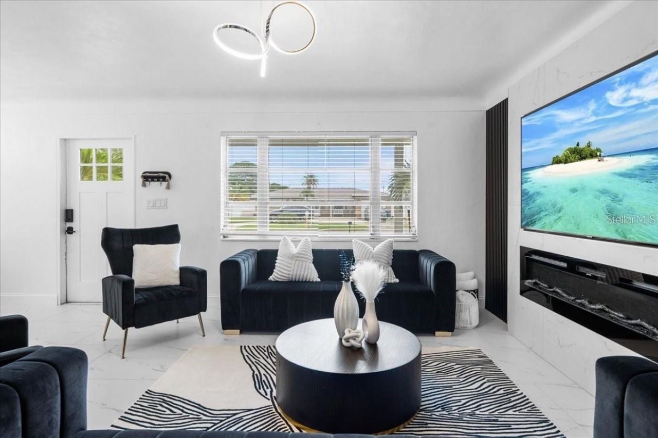 6083 50th Avenue N, Kenneth City, FL 33709 Photo