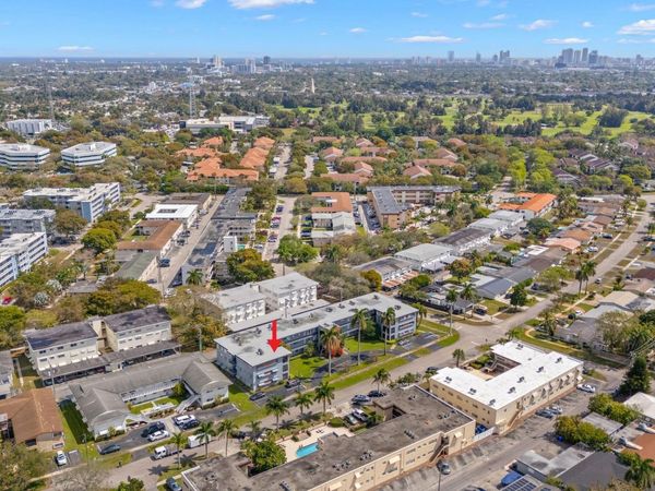 515 S Crescent Dr, Unit 302, Hollywood, FL 33021