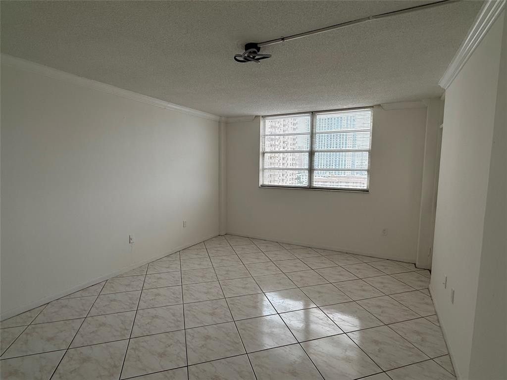 1833 S Ocean Drive, Unit 808, Hallandale Beach, FL 33009 Photo