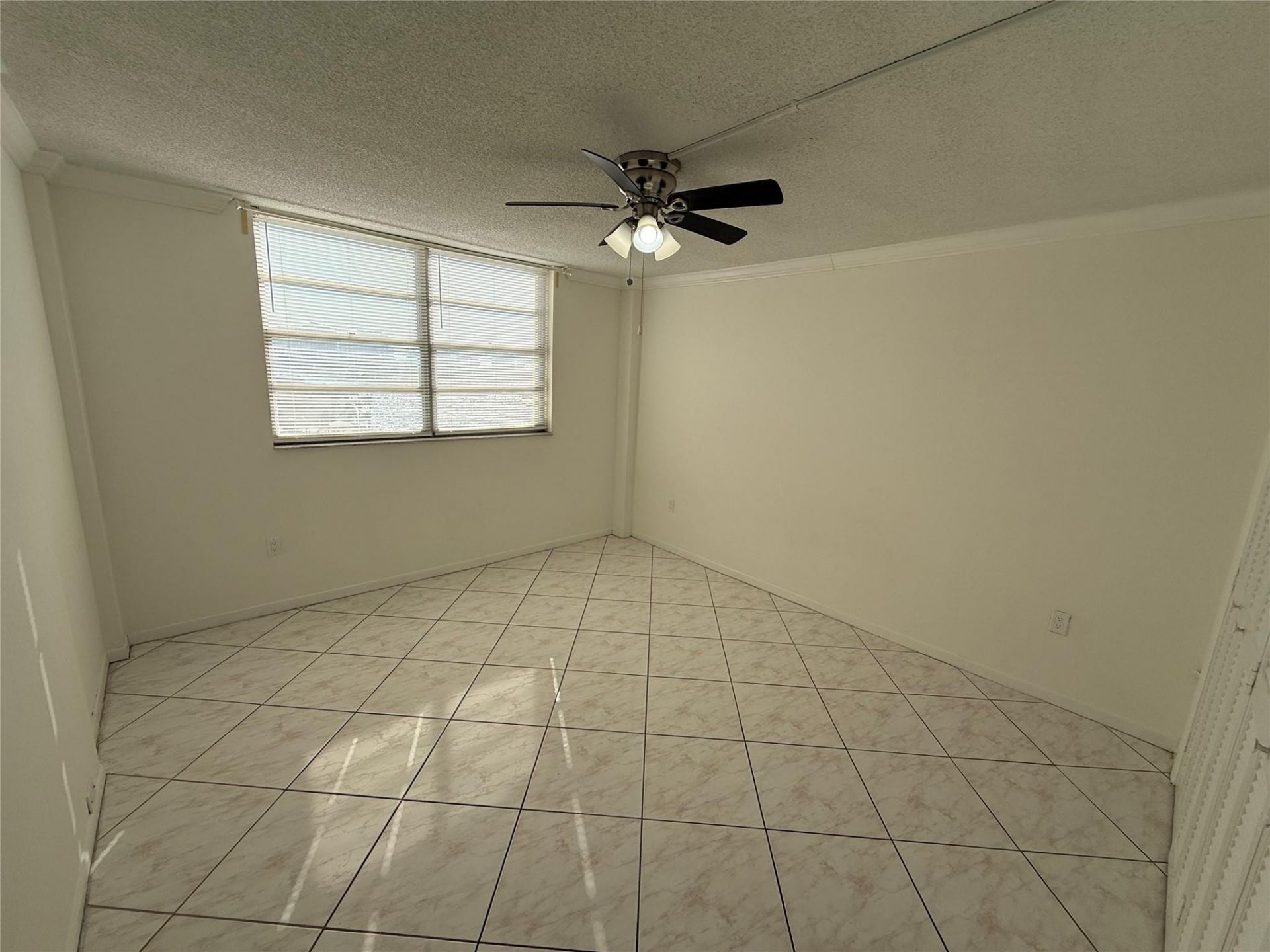 1833 S Ocean Drive, Unit 808, Hallandale Beach, FL 33009 Photo