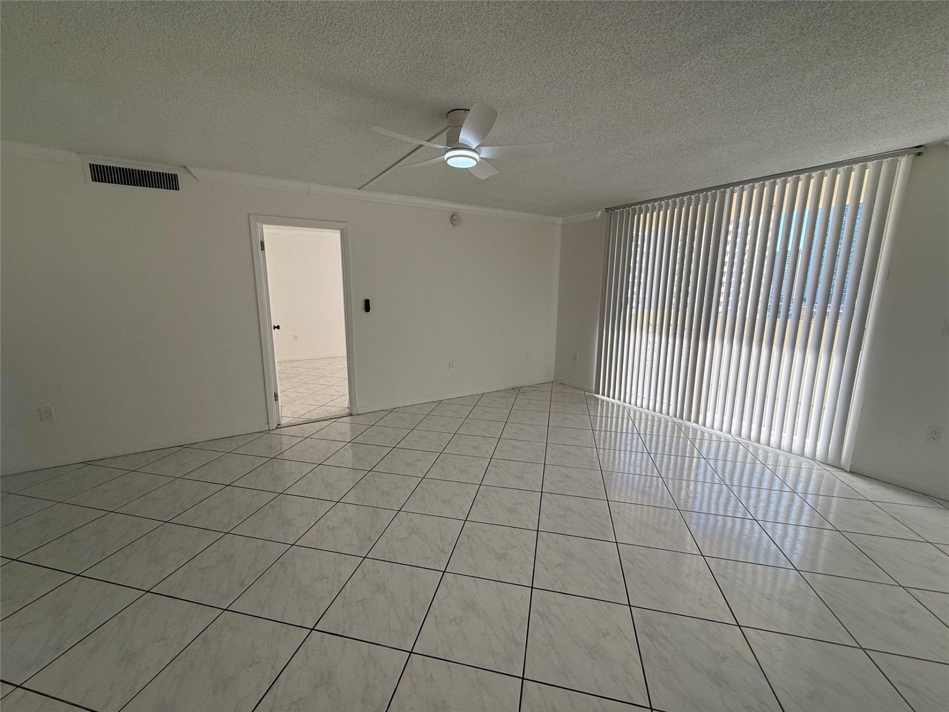 1833 S Ocean Drive, Unit 808, Hallandale Beach, FL 33009 Photo