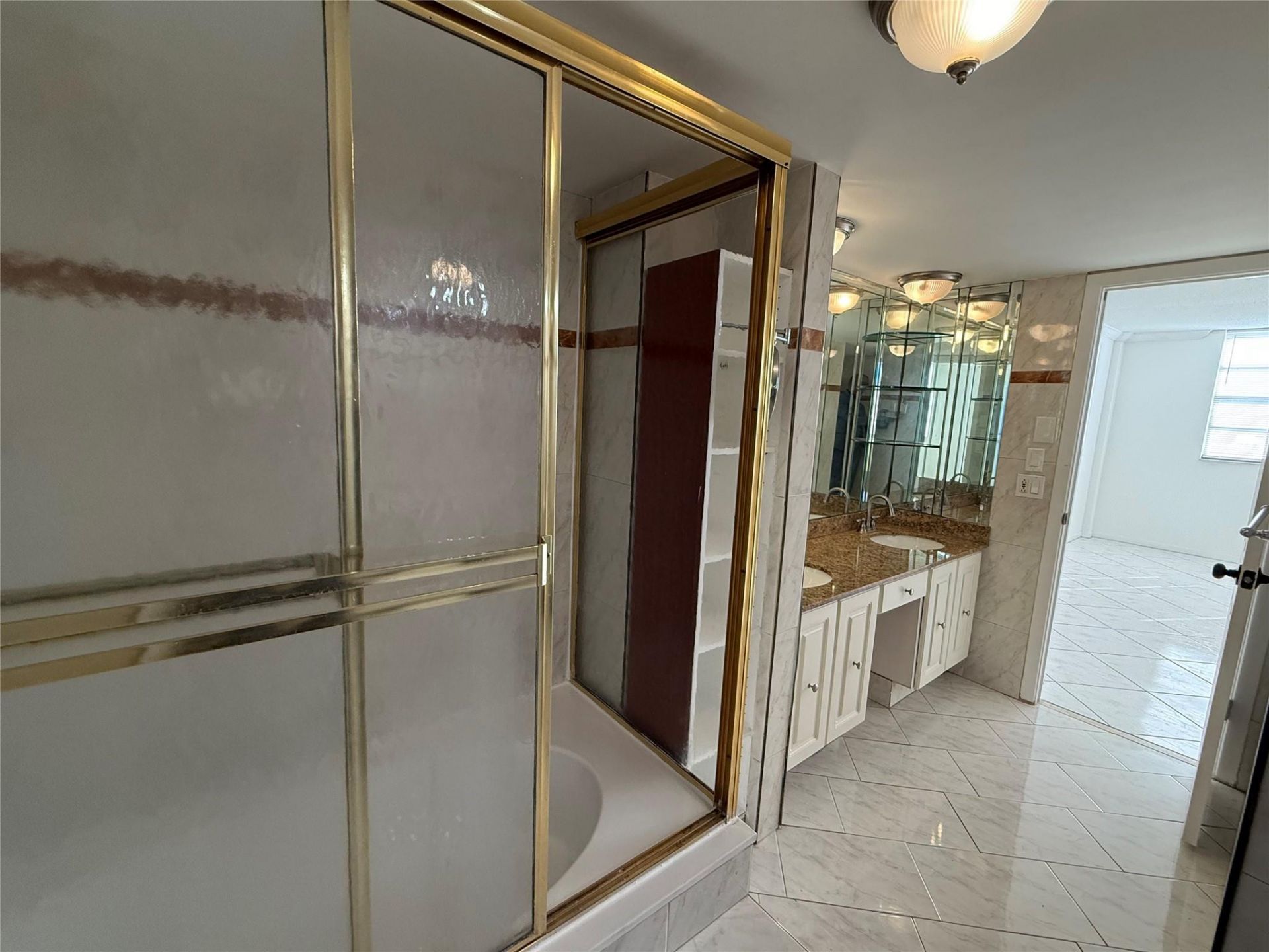 1833 S Ocean Drive, Unit 808, Hallandale Beach, FL 33009 Photo