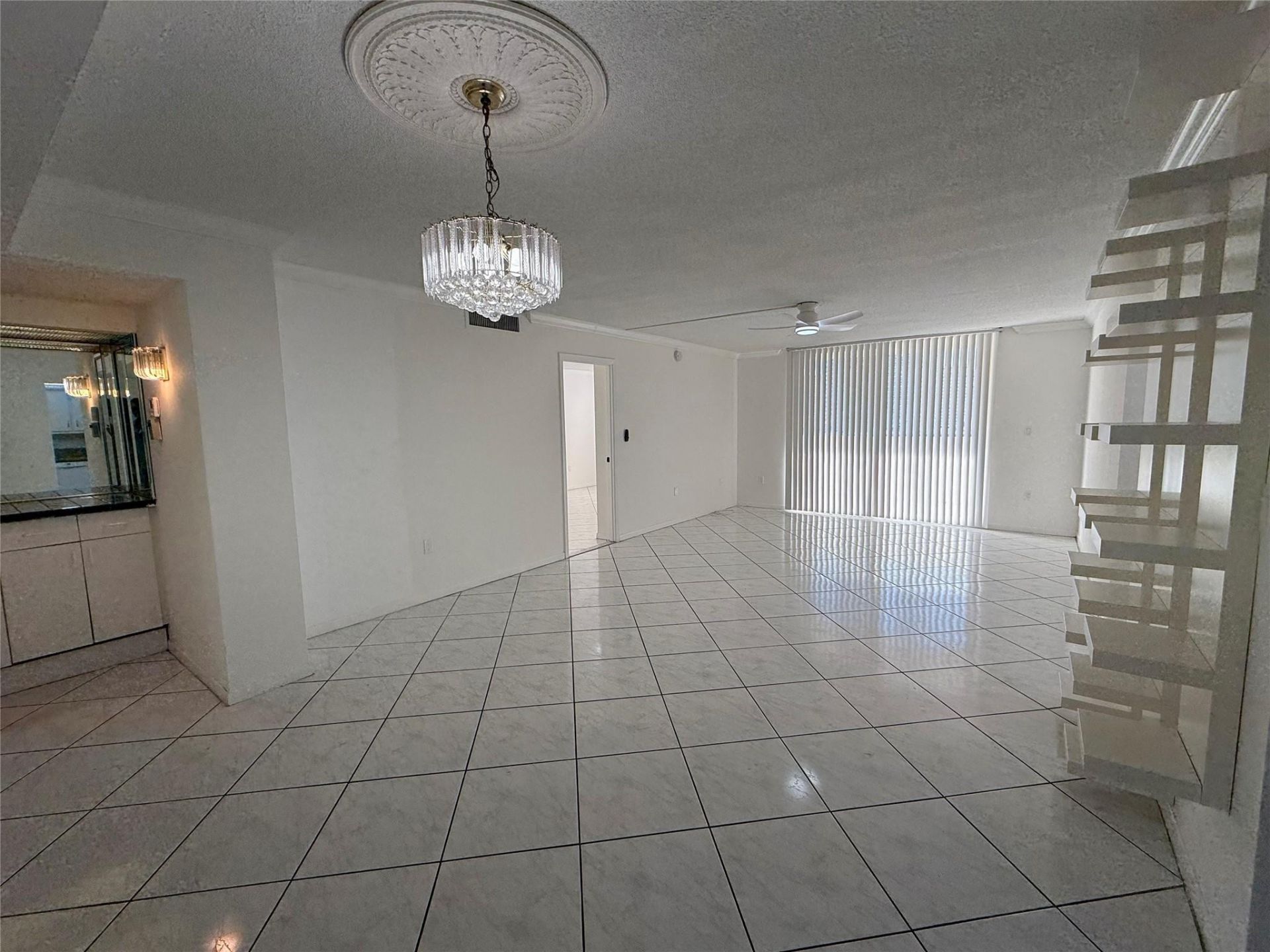 1833 S Ocean Drive, Unit 808, Hallandale Beach, FL 33009 Photo