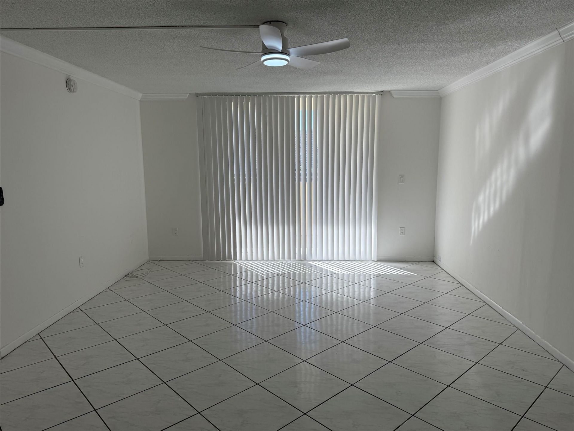 1833 S Ocean Drive, Unit 808, Hallandale Beach, FL 33009 Photo