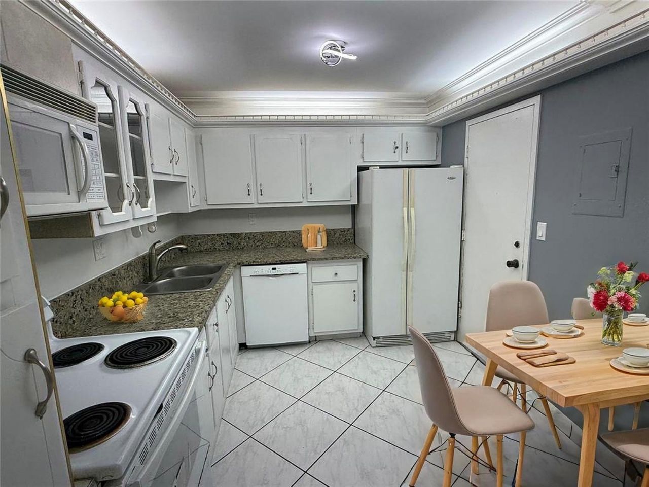 1833 S Ocean Drive, Unit 808, Hallandale Beach, FL 33009 Photo