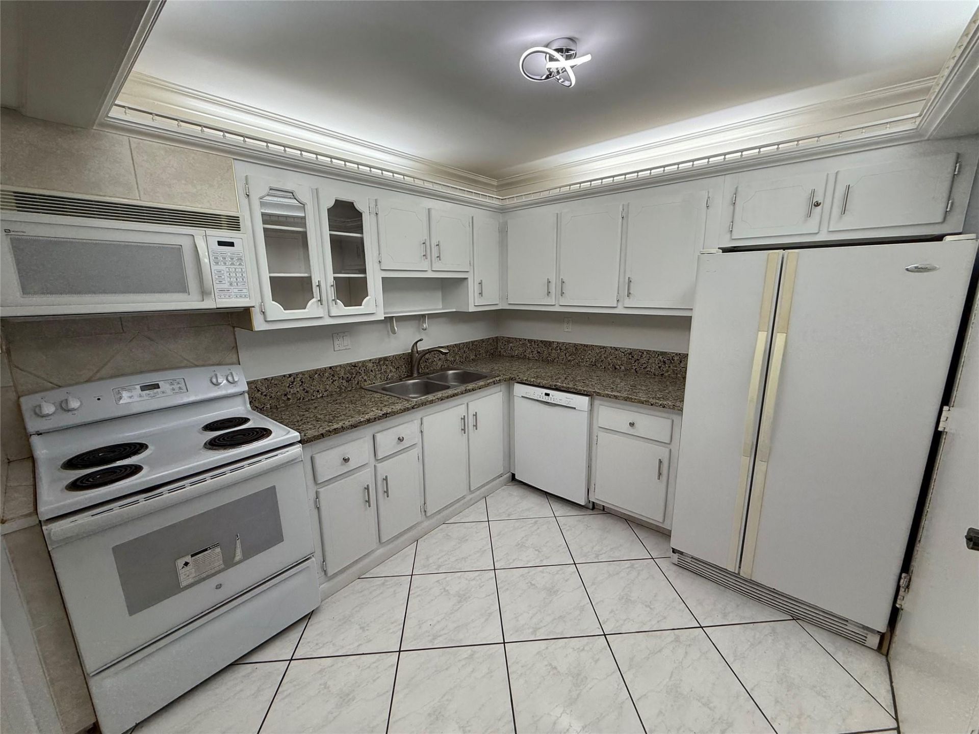 1833 S Ocean Drive, Unit 808, Hallandale Beach, FL 33009 Photo