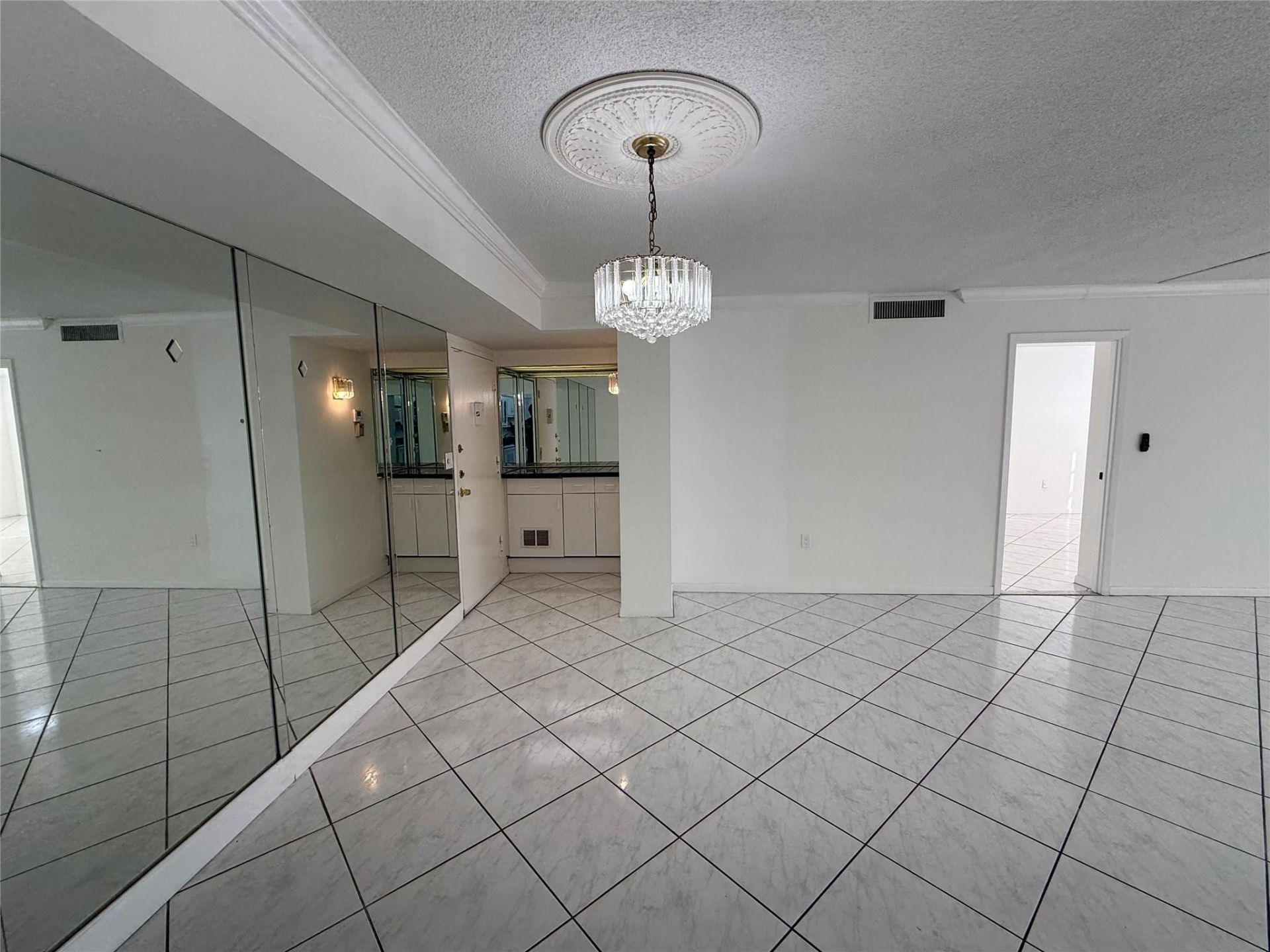 1833 S Ocean Drive, Unit 808, Hallandale Beach, FL 33009 Photo
