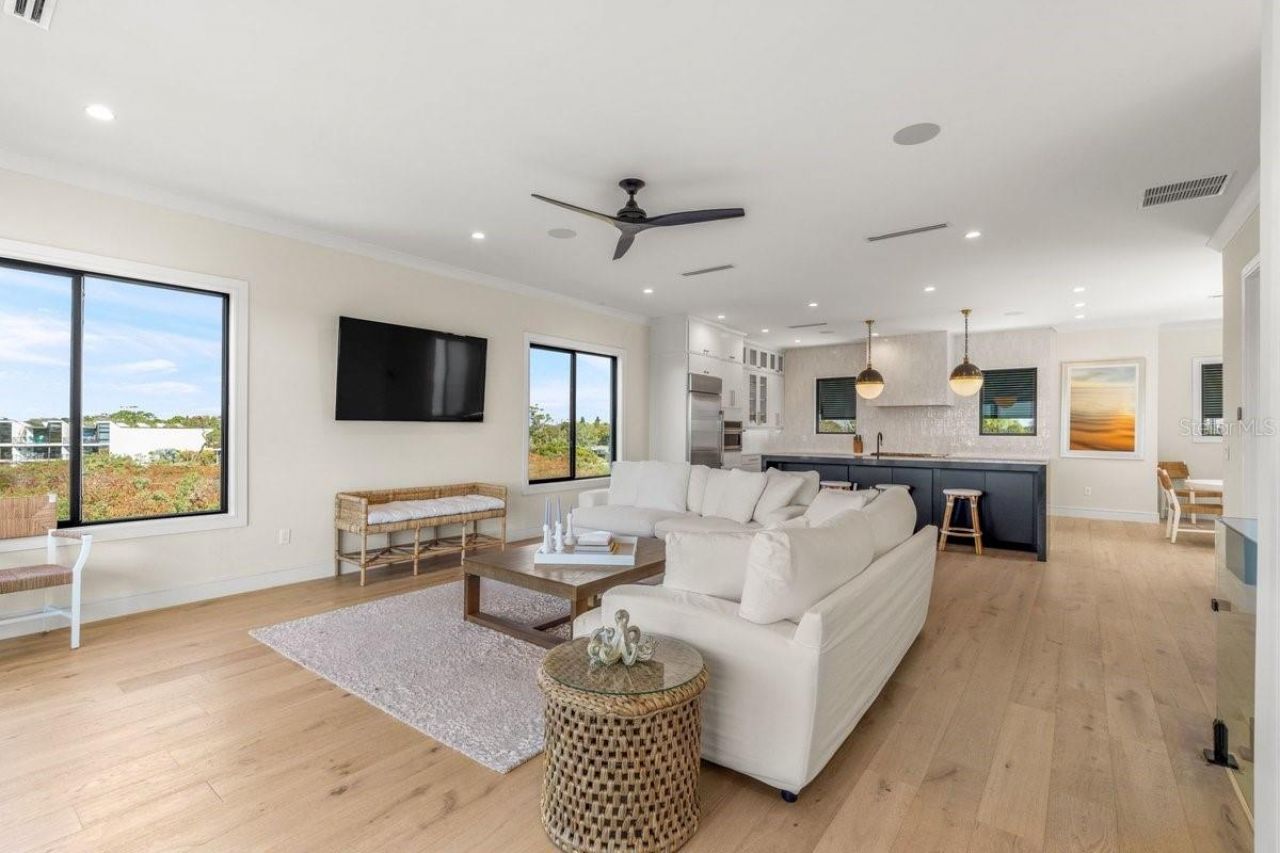 552 S Peninsula Avenue, New Smyrna Beach, FL 32169 Photo