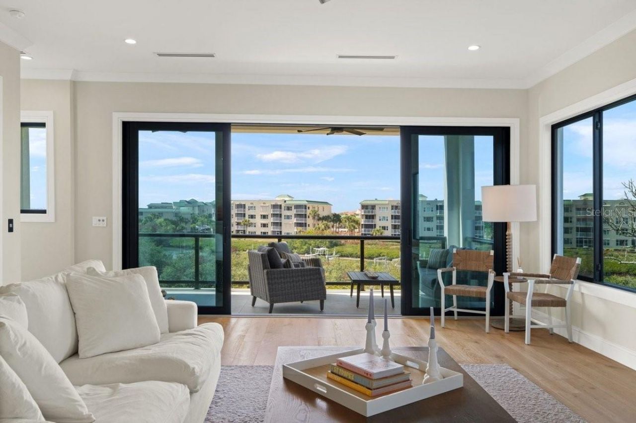 552 S Peninsula Avenue, New Smyrna Beach, FL 32169 Photo