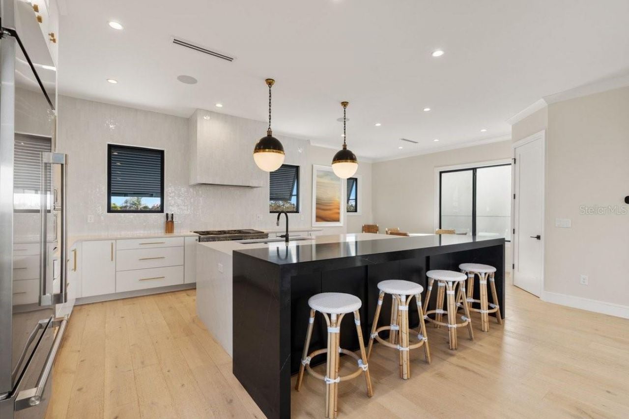 552 S Peninsula Avenue, New Smyrna Beach, FL 32169 Photo