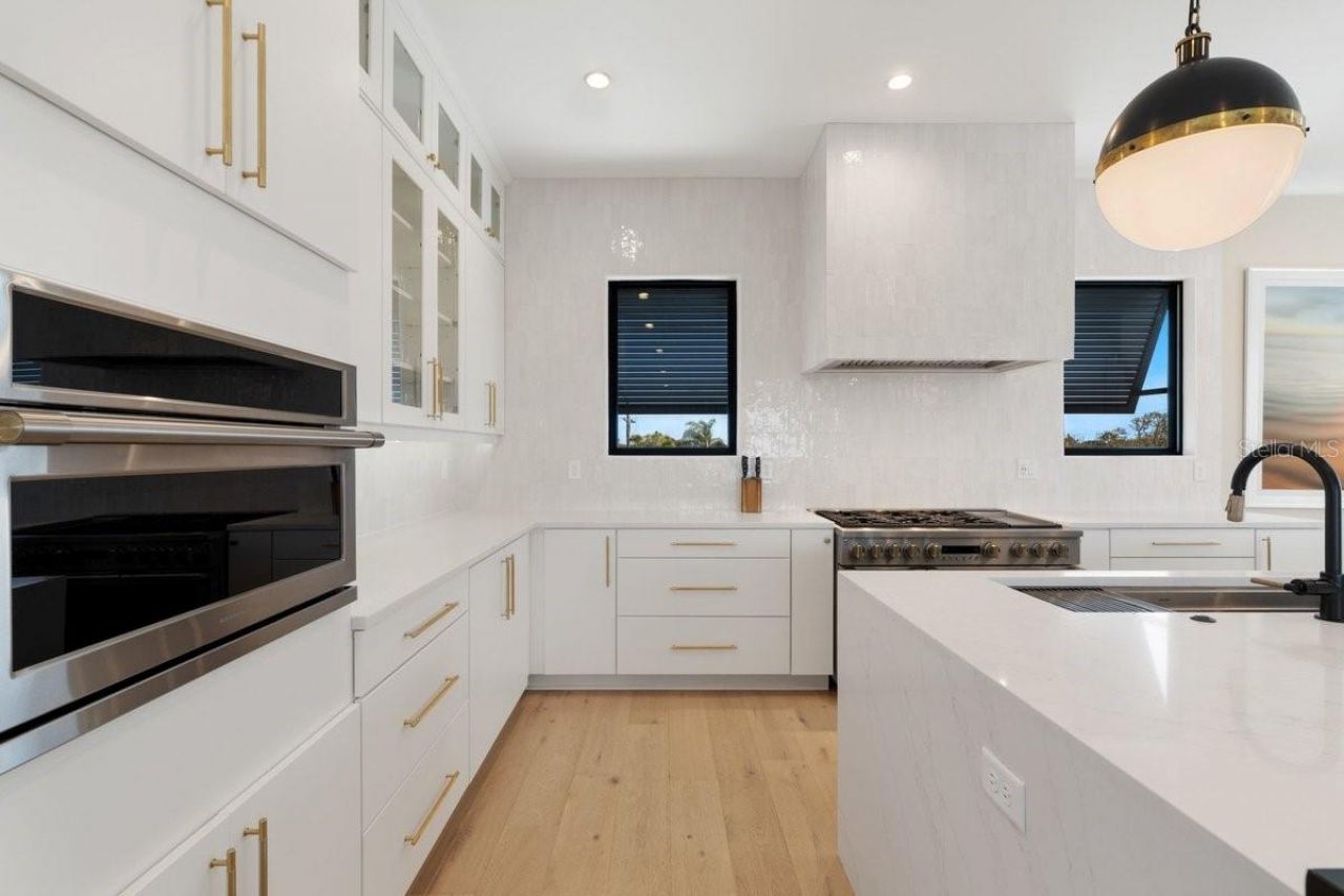 552 S Peninsula Avenue, New Smyrna Beach, FL 32169 Photo