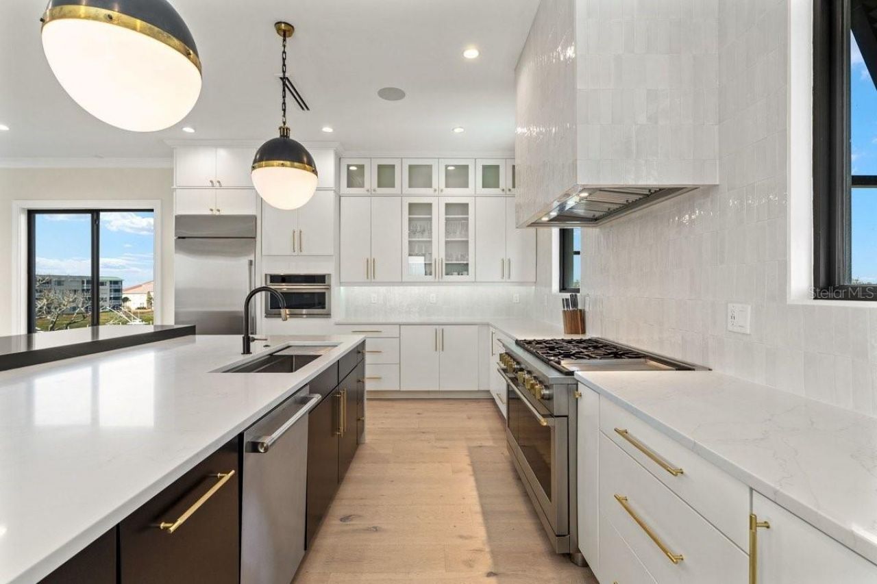 552 S Peninsula Avenue, New Smyrna Beach, FL 32169 Photo