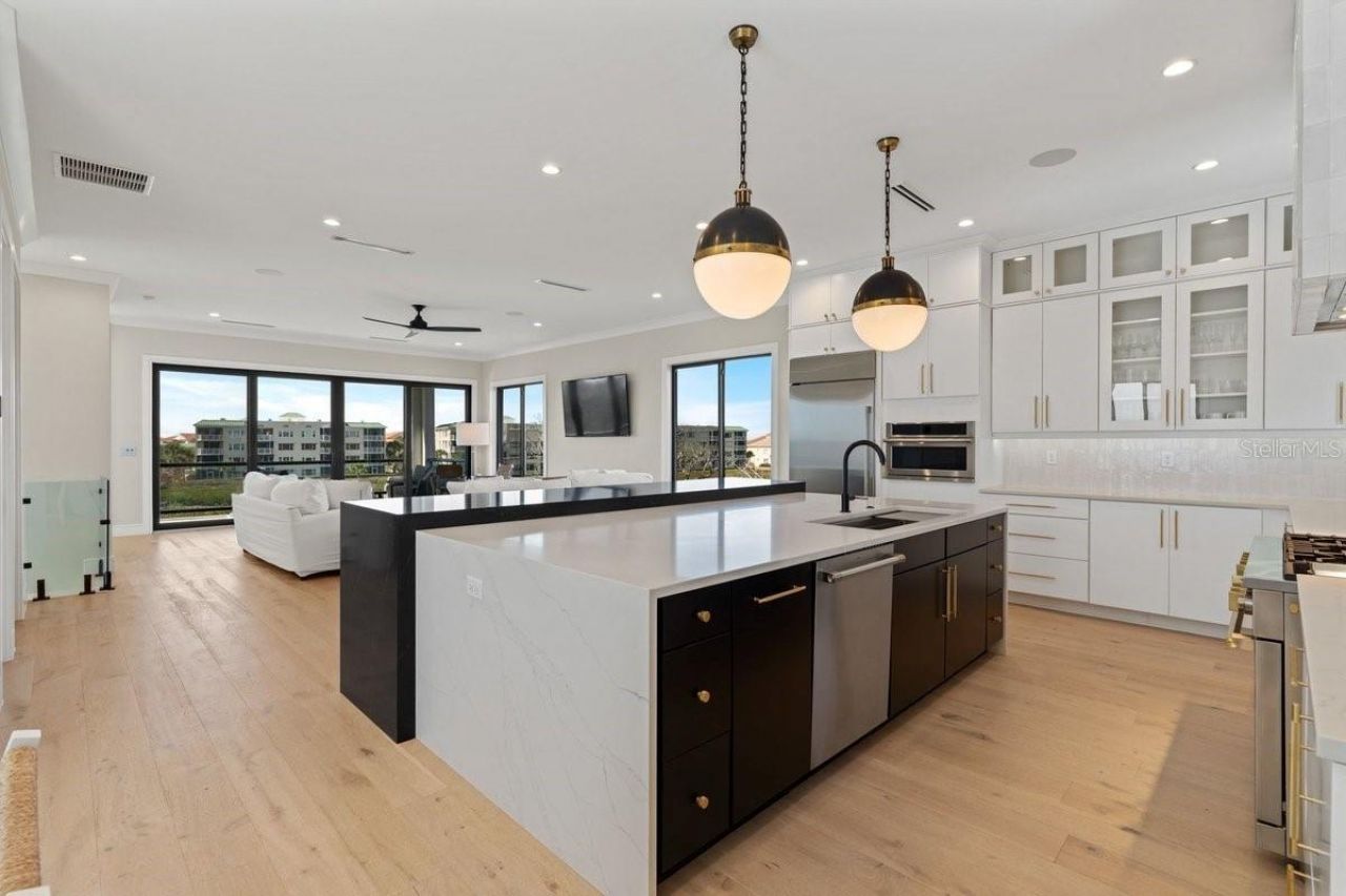 552 S Peninsula Avenue, New Smyrna Beach, FL 32169 Photo