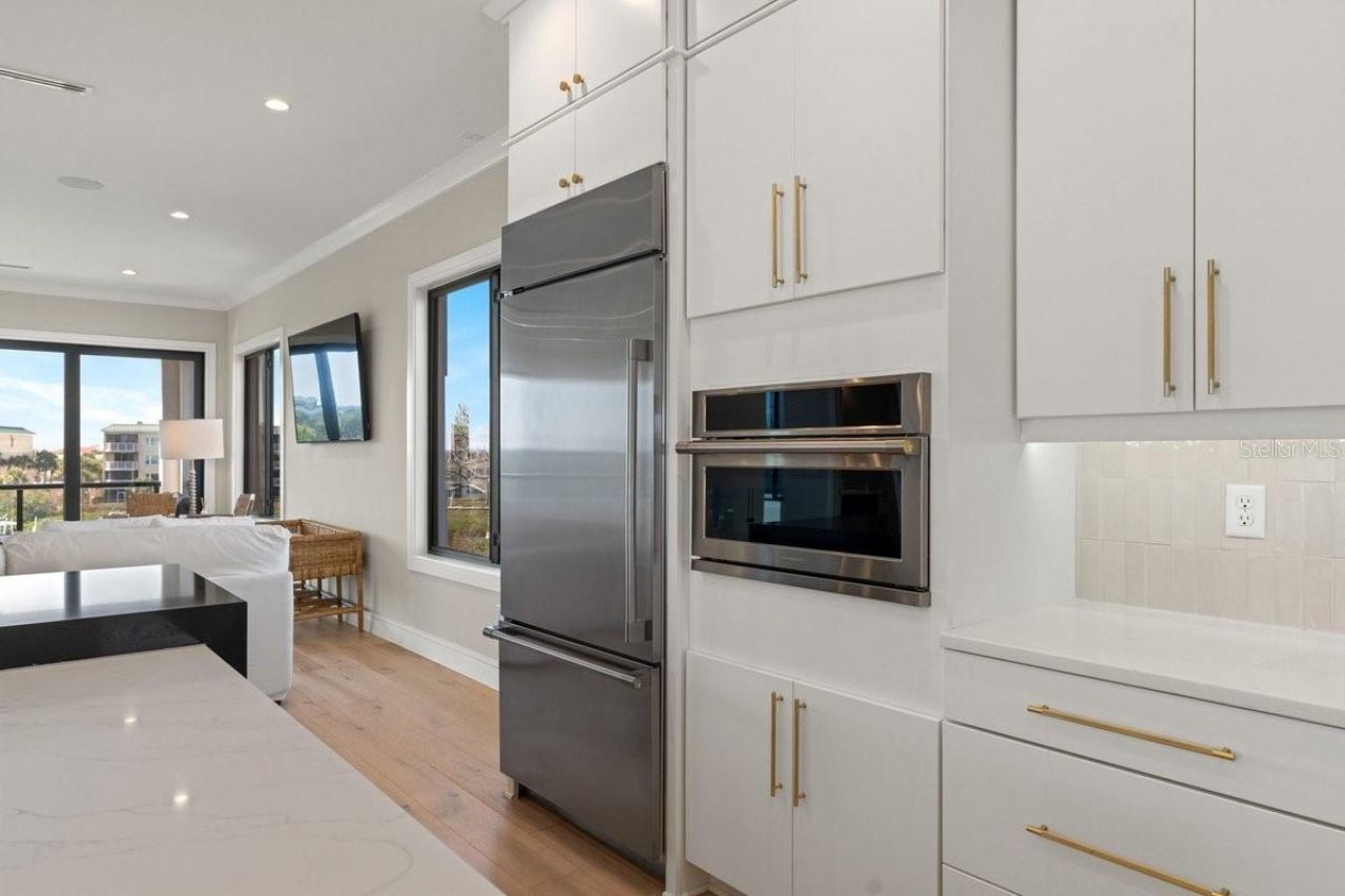 552 S Peninsula Avenue, New Smyrna Beach, FL 32169 Photo