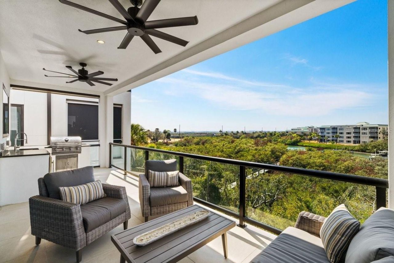 552 S Peninsula Avenue, New Smyrna Beach, FL 32169 Photo