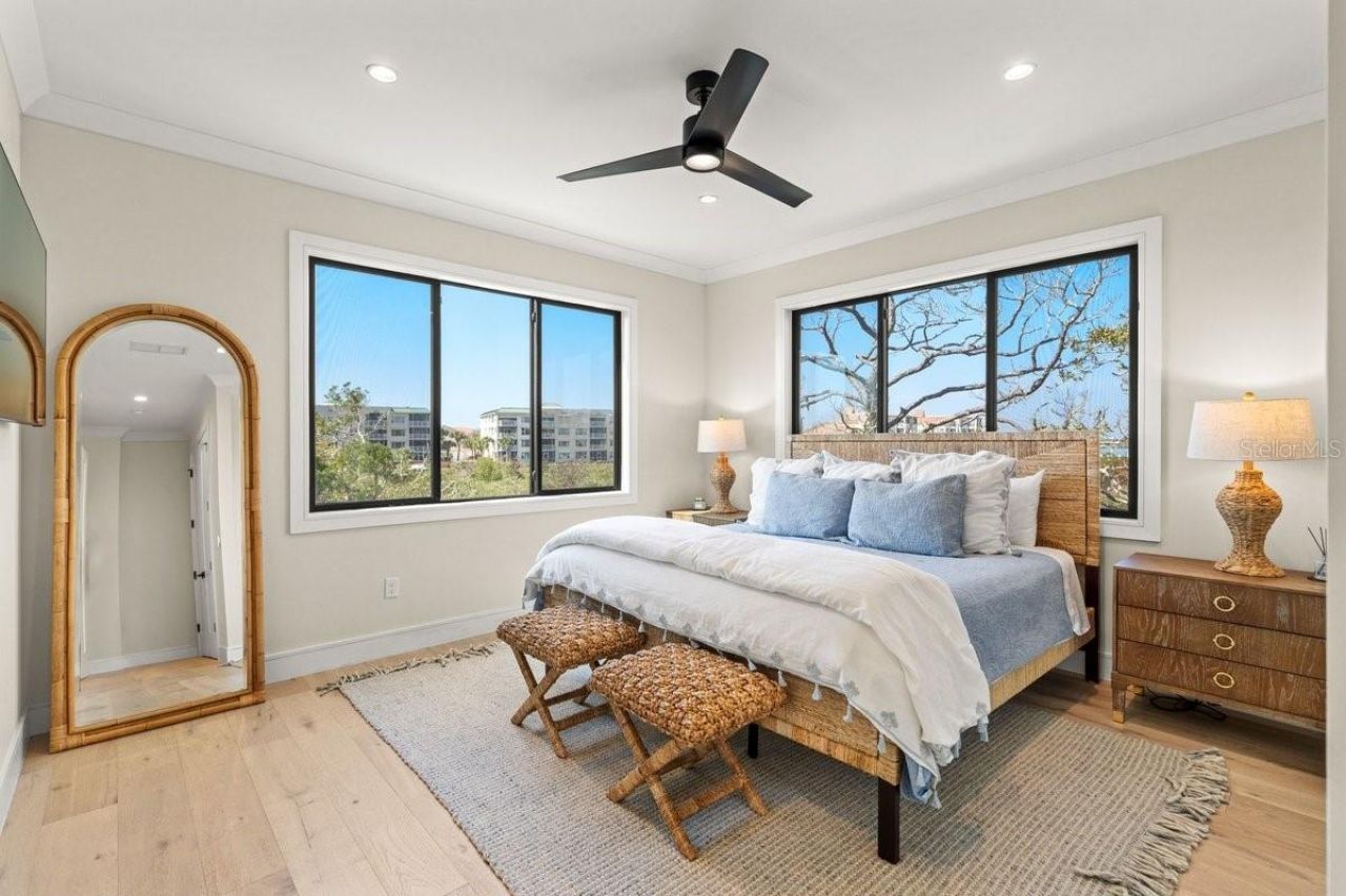 552 S Peninsula Avenue, New Smyrna Beach, FL 32169 Photo