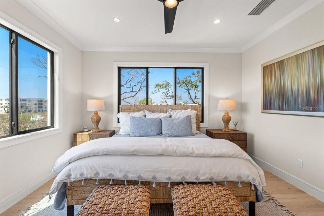 552 S Peninsula Avenue, New Smyrna Beach, FL 32169 Photo