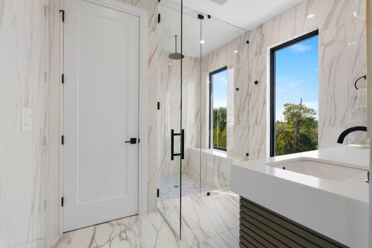 552 S Peninsula Avenue, New Smyrna Beach, FL 32169 Photo