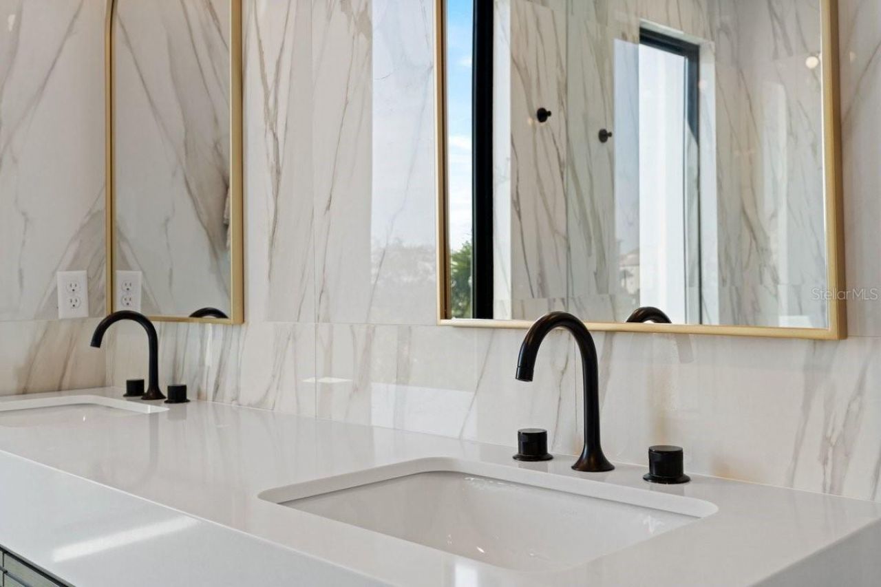 552 S Peninsula Avenue, New Smyrna Beach, FL 32169 Photo