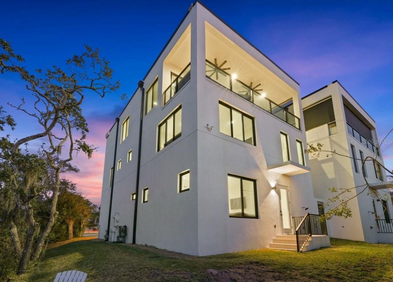 552 S Peninsula Avenue, New Smyrna Beach, FL 32169 Photo