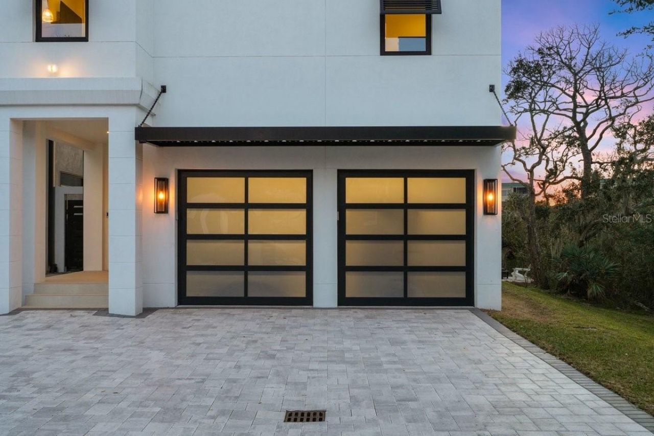 552 S Peninsula Avenue, New Smyrna Beach, FL 32169 Photo