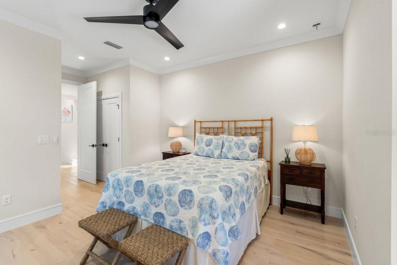 552 S Peninsula Avenue, New Smyrna Beach, FL 32169 Photo