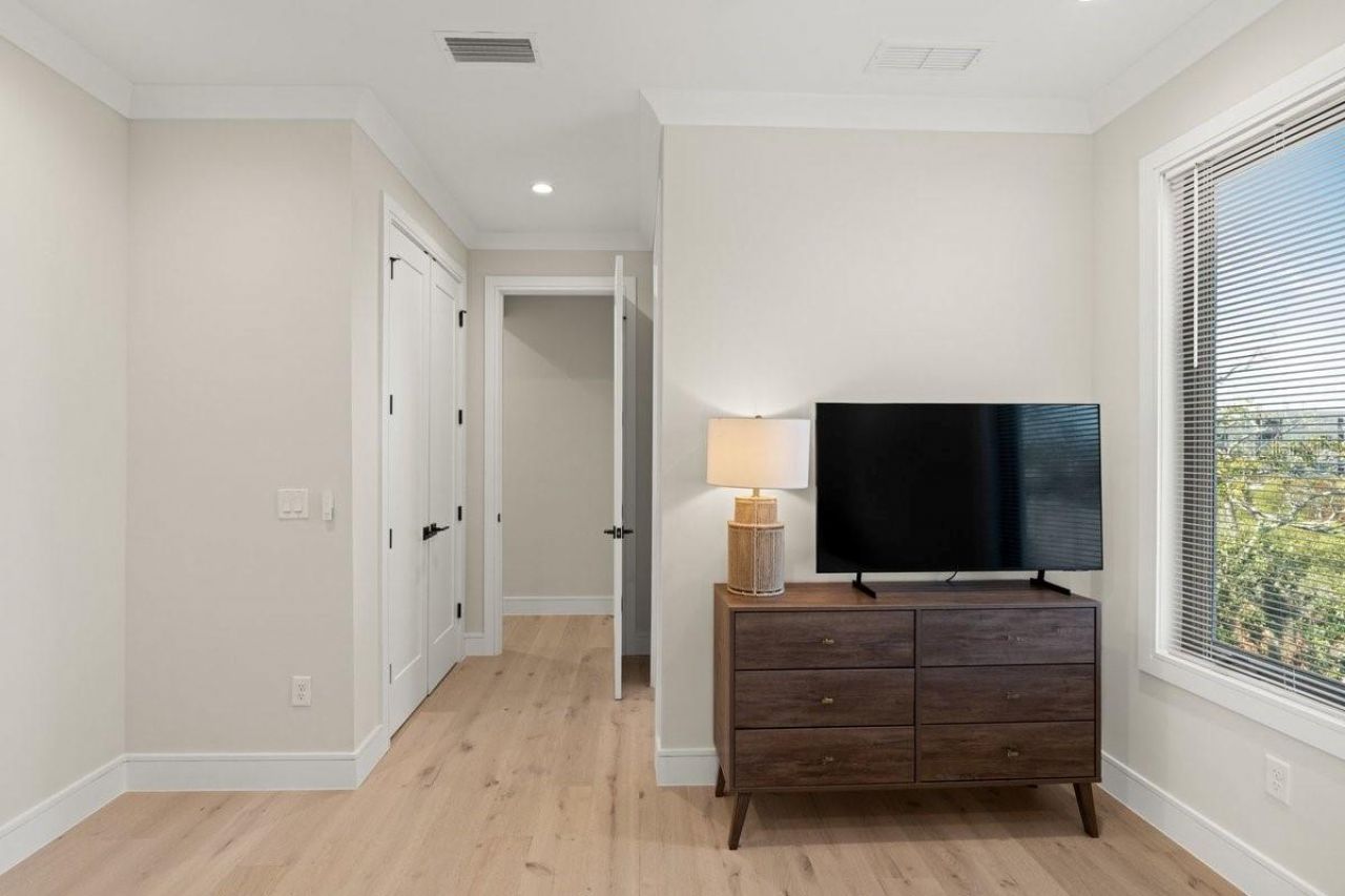 552 S Peninsula Avenue, New Smyrna Beach, FL 32169 Photo