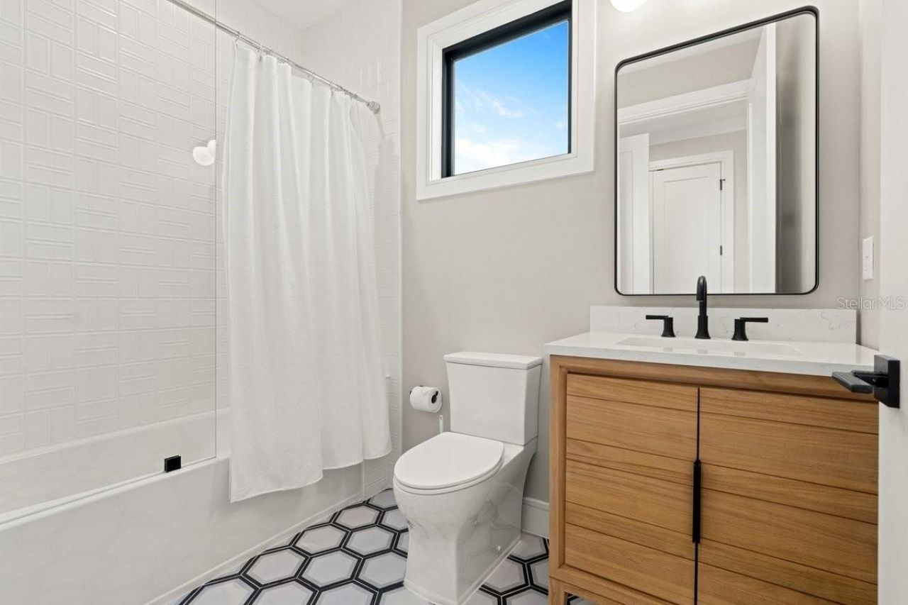 552 S Peninsula Avenue, New Smyrna Beach, FL 32169 Photo