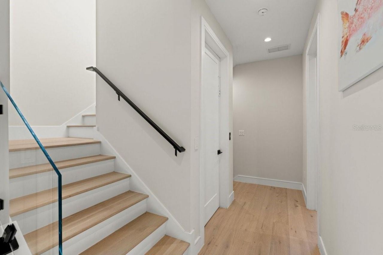 552 S Peninsula Avenue, New Smyrna Beach, FL 32169 Photo