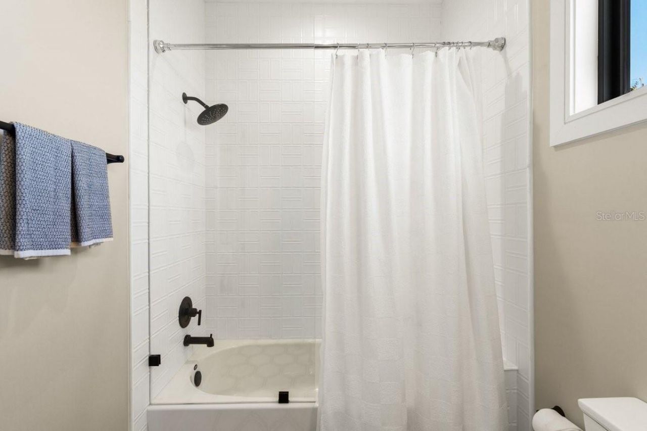 552 S Peninsula Avenue, New Smyrna Beach, FL 32169 Photo