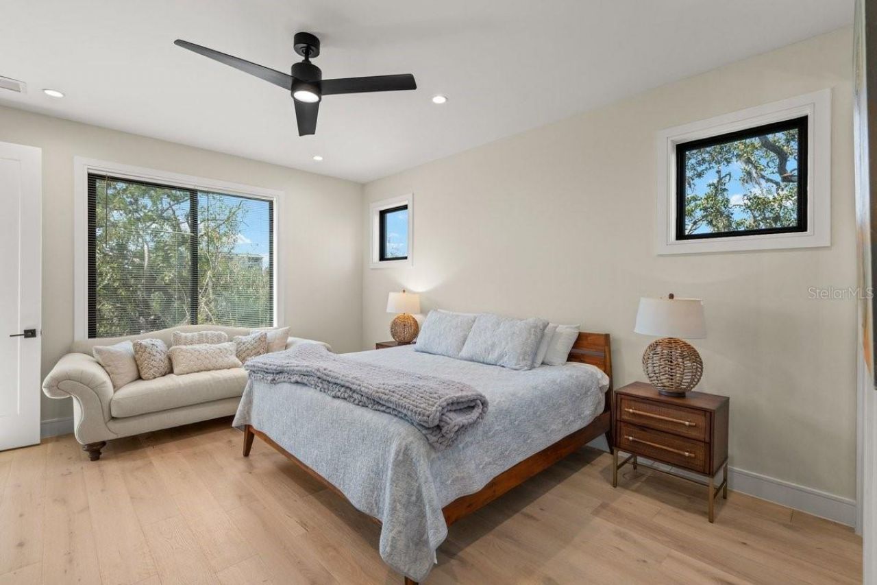 552 S Peninsula Avenue, New Smyrna Beach, FL 32169 Photo