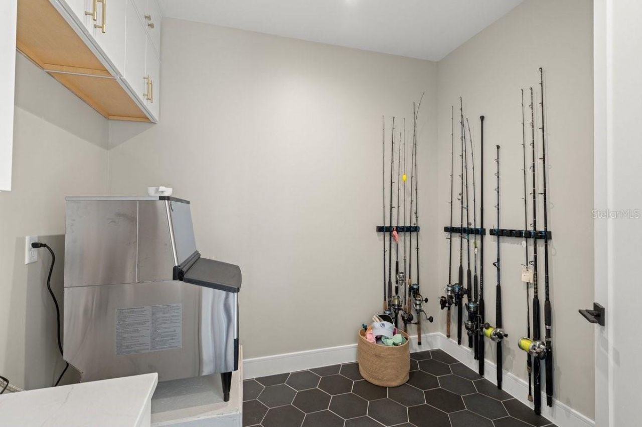 552 S Peninsula Avenue, New Smyrna Beach, FL 32169 Photo