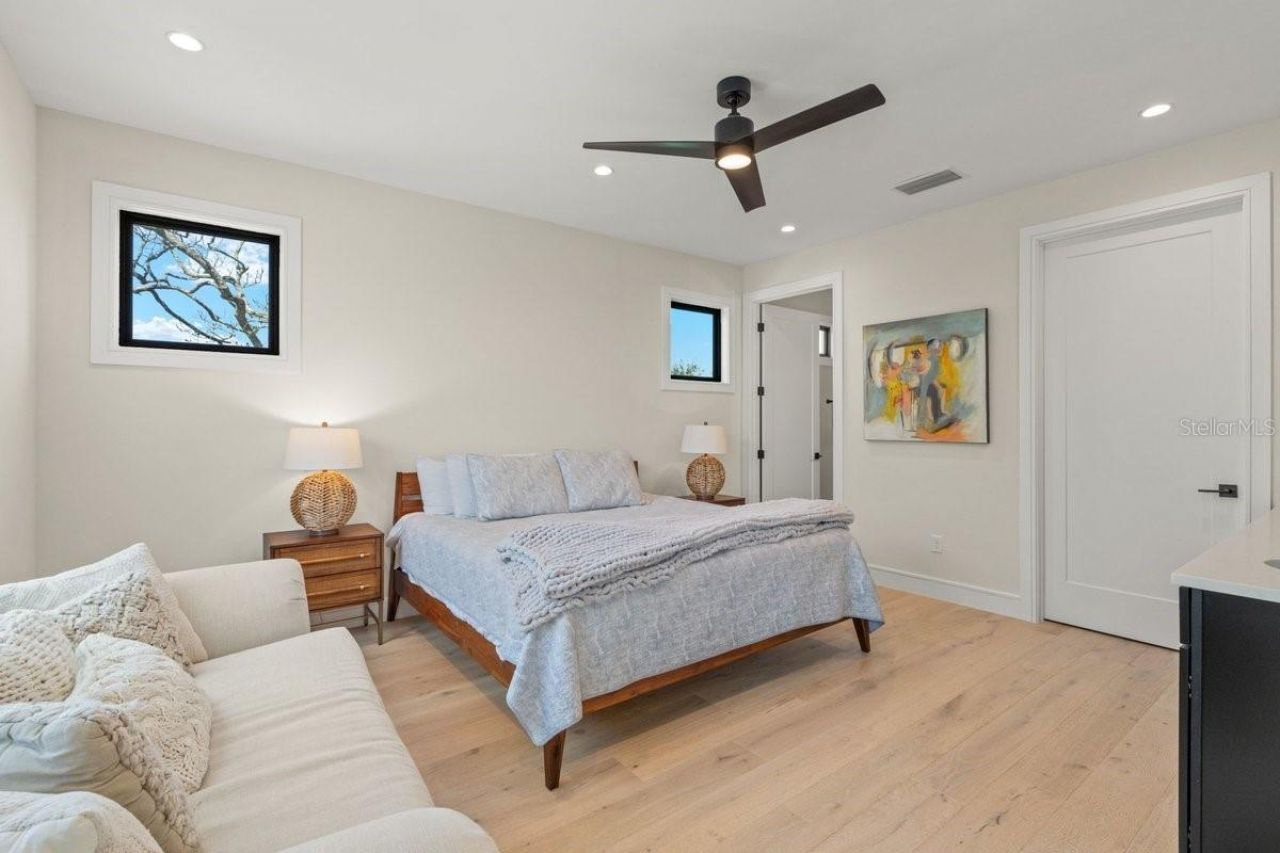 552 S Peninsula Avenue, New Smyrna Beach, FL 32169 Photo