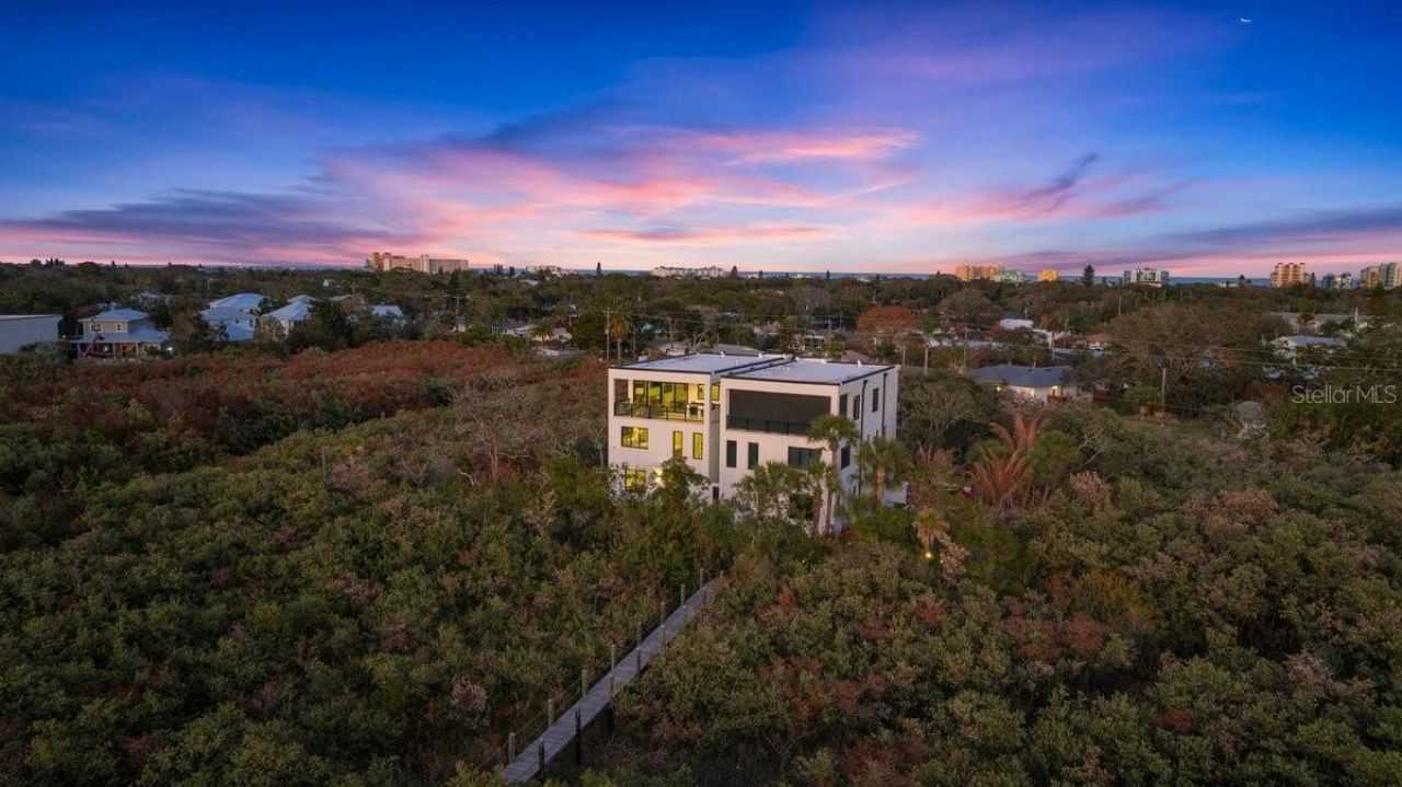 552 S Peninsula Avenue, New Smyrna Beach, FL 32169 Photo