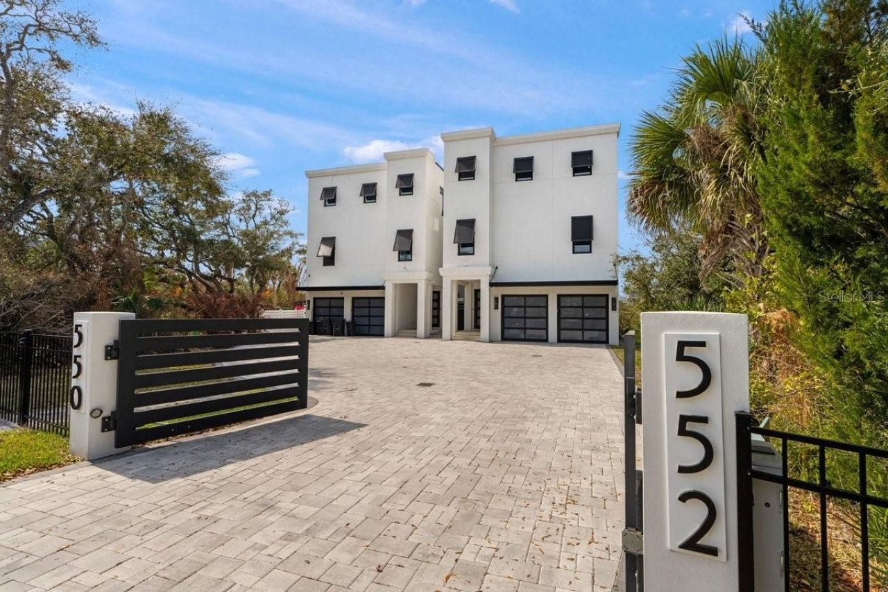 552 S Peninsula Avenue, New Smyrna Beach, FL 32169 Photo