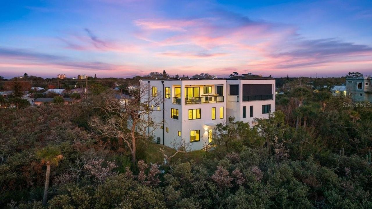 552 S Peninsula Avenue, New Smyrna Beach, FL 32169 Photo