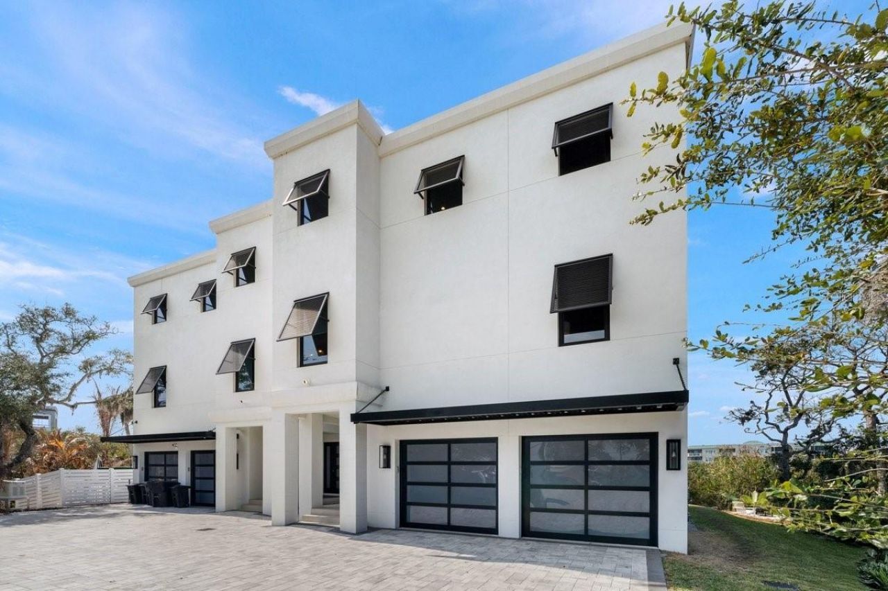 552 S Peninsula Avenue, New Smyrna Beach, FL 32169 Photo