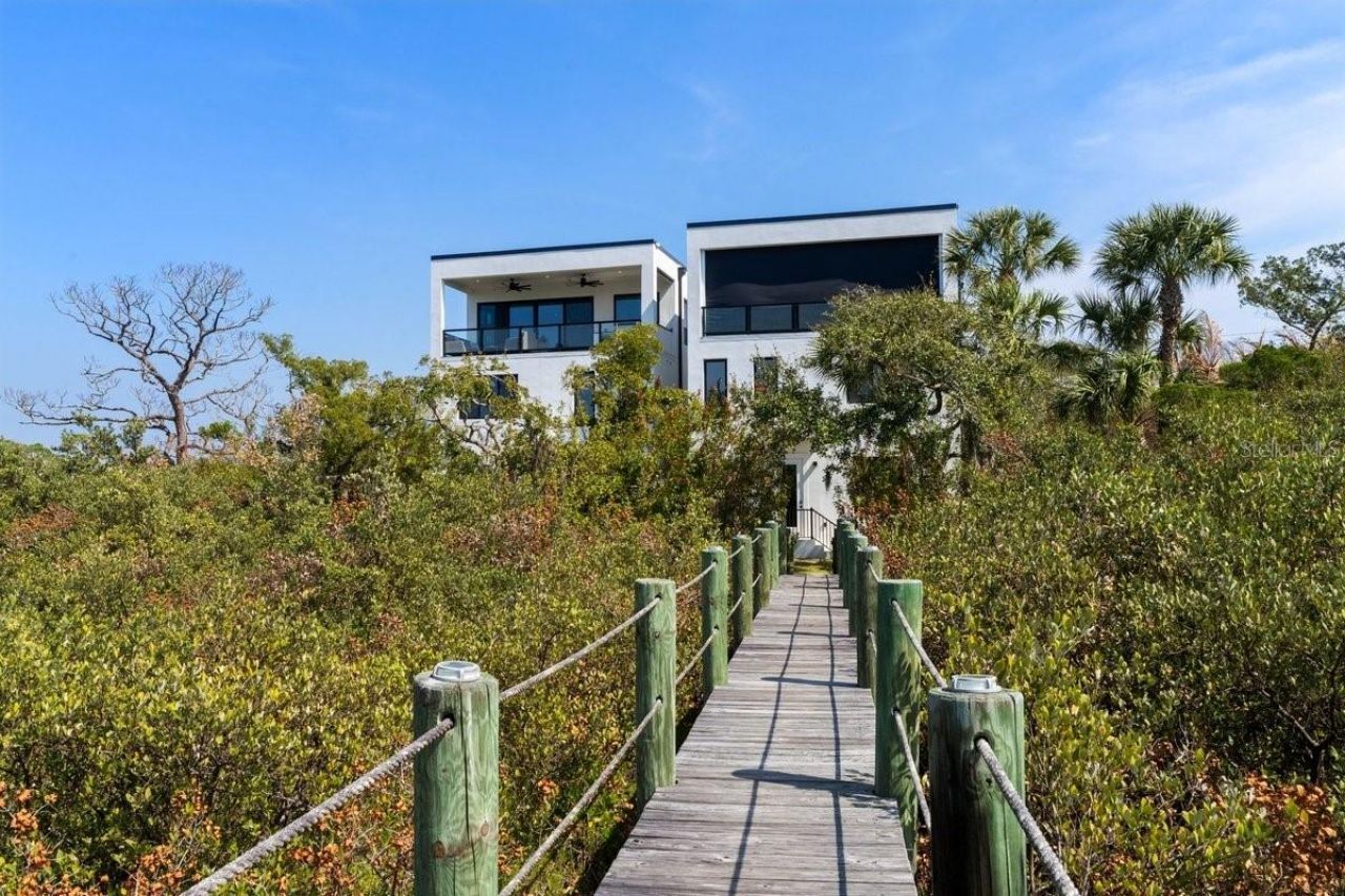 552 S Peninsula Avenue, New Smyrna Beach, FL 32169 Photo