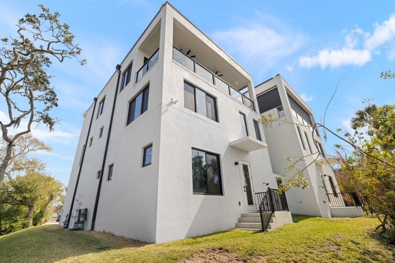 552 S Peninsula Avenue, New Smyrna Beach, FL 32169 Photo