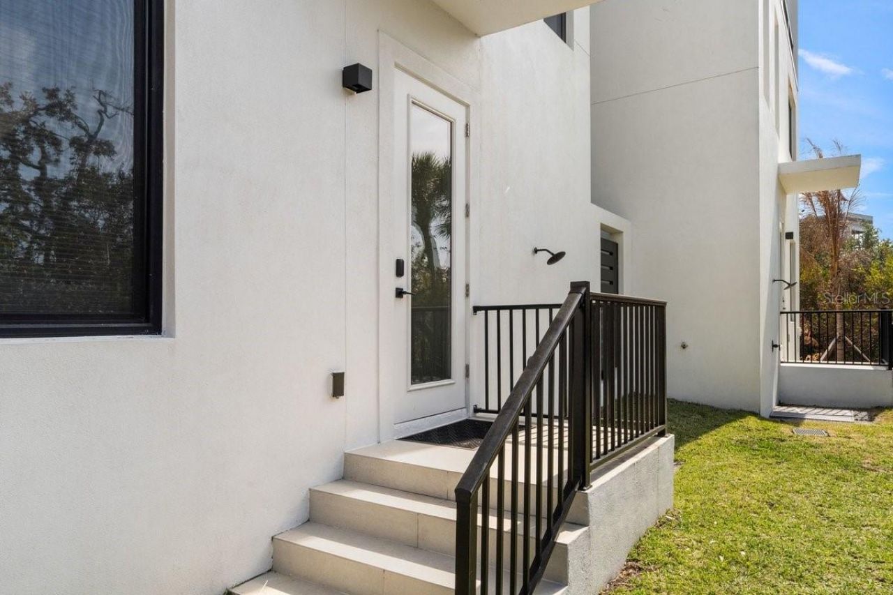 552 S Peninsula Avenue, New Smyrna Beach, FL 32169 Photo