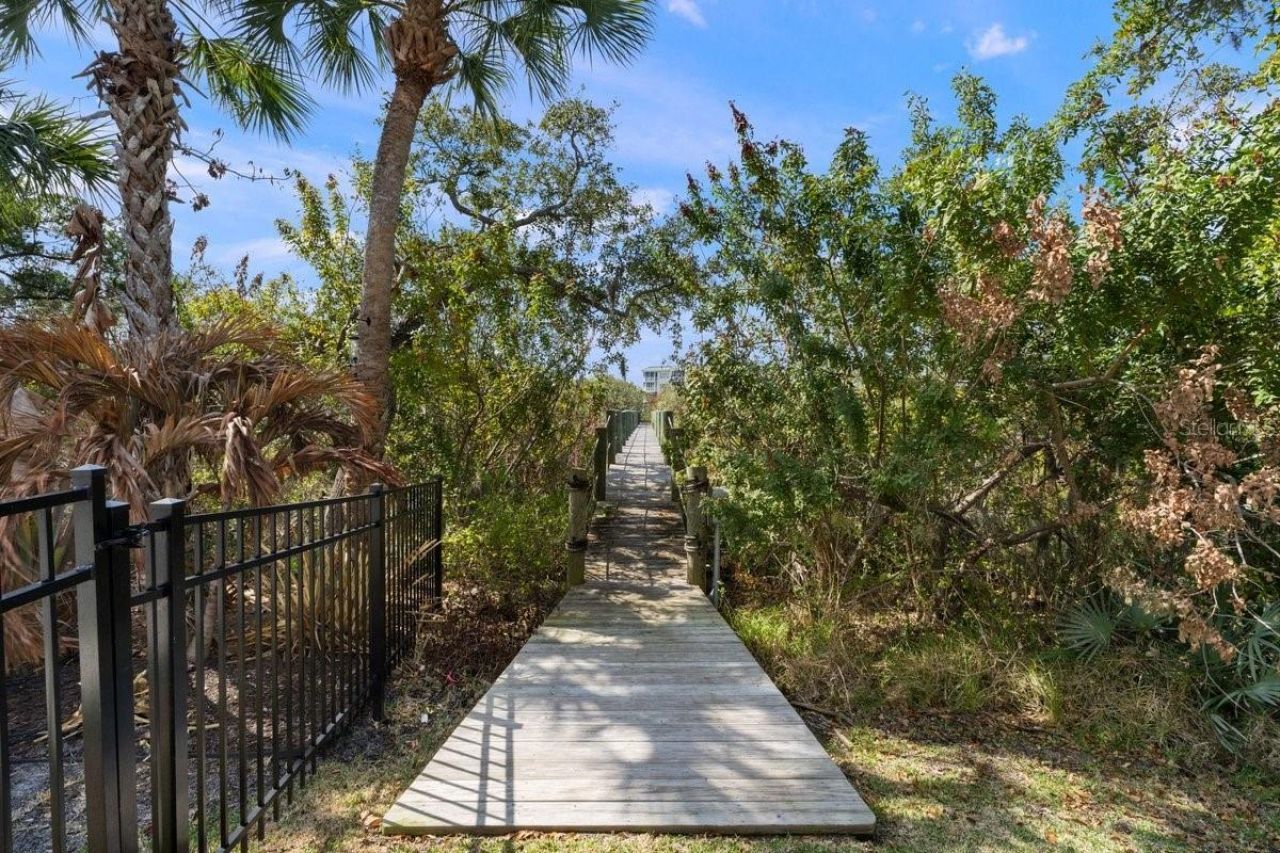 552 S Peninsula Avenue, New Smyrna Beach, FL 32169 Photo