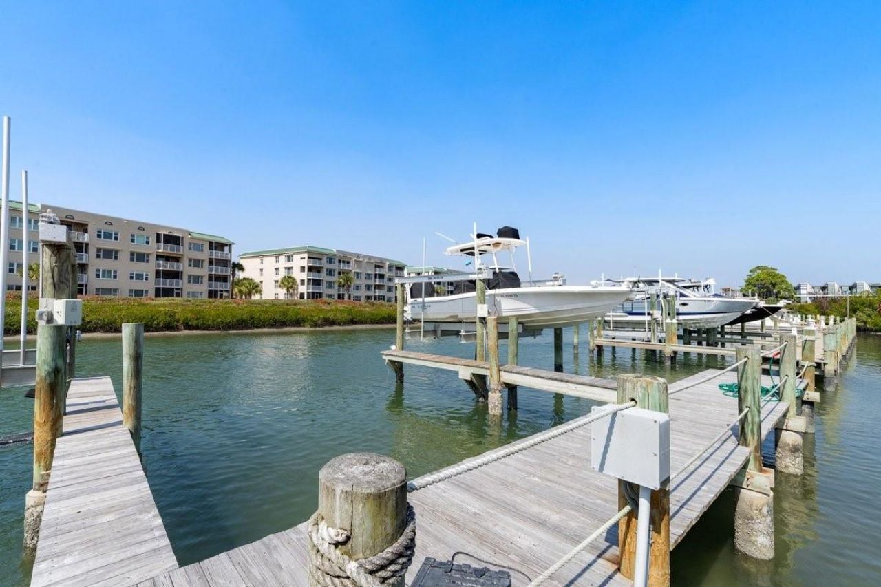 552 S Peninsula Avenue, New Smyrna Beach, FL 32169 Photo