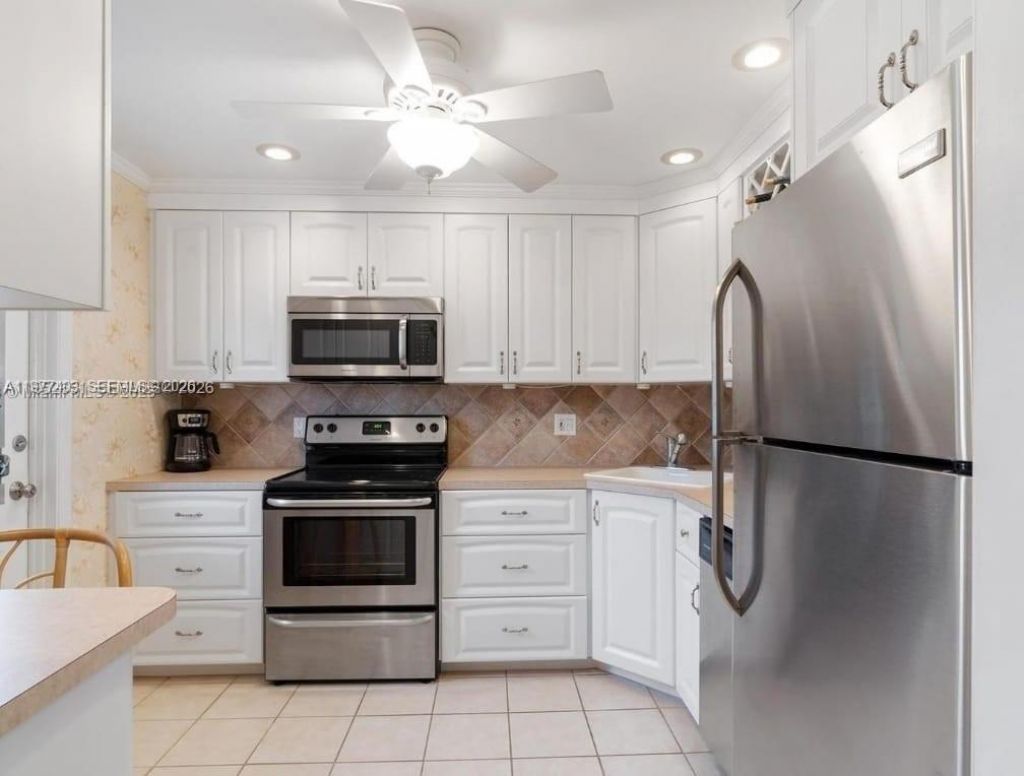 1501 S Ocean Blvd , Unit 211, Lauderdale by the Sea, FL 33062 Photo