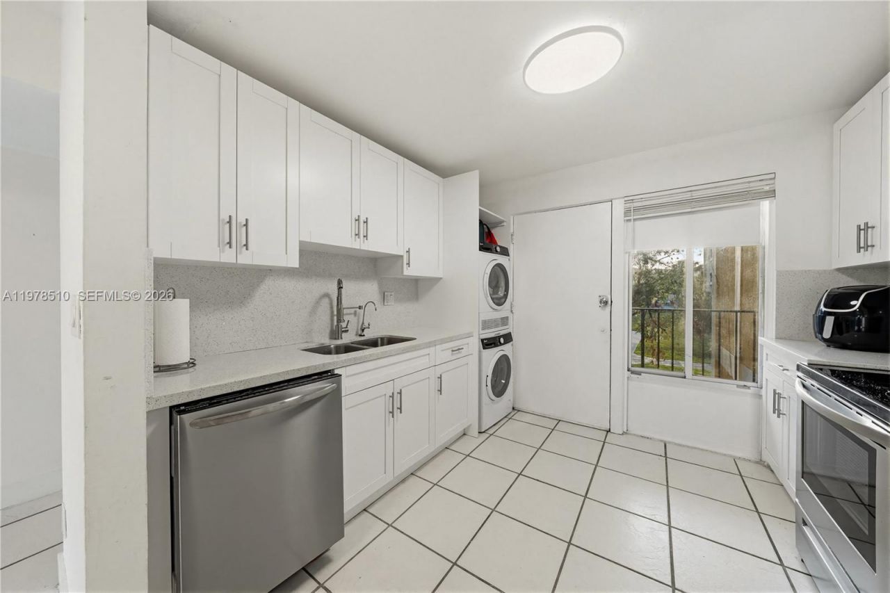 9210 Fontainebleau Blvd , Unit 207, Miami, FL 33172 Photo