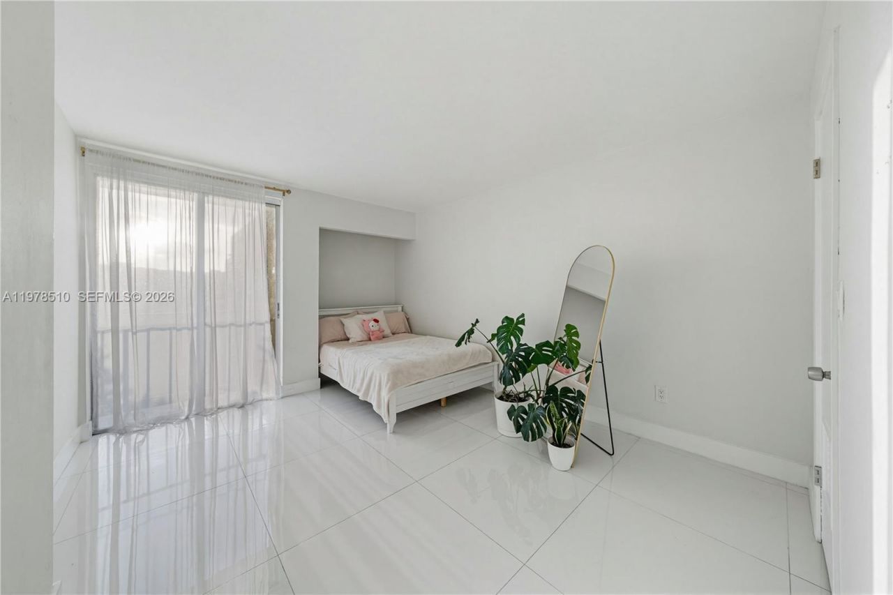9210 Fontainebleau Blvd , Unit 207, Miami, FL 33172 Photo