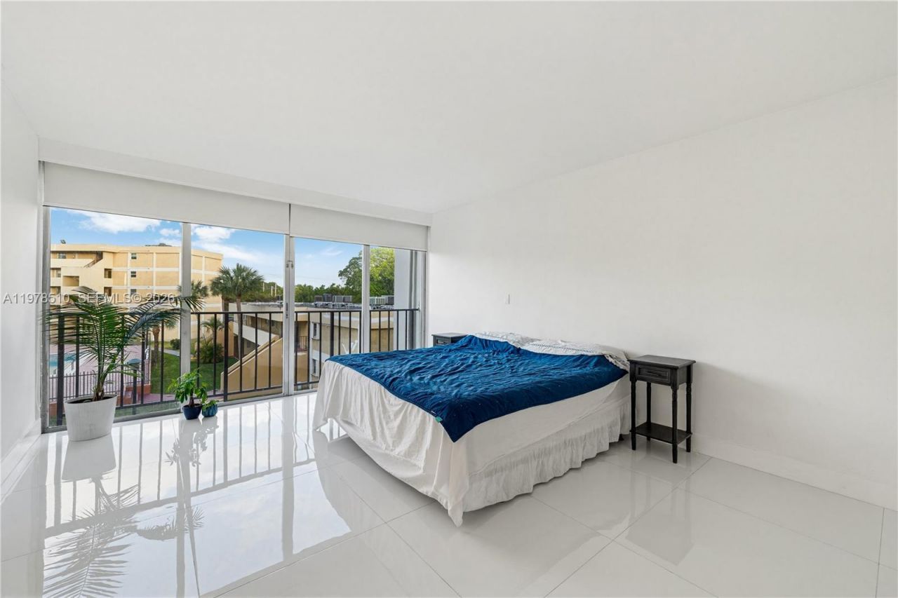 9210 Fontainebleau Blvd , Unit 207, Miami, FL 33172 Photo