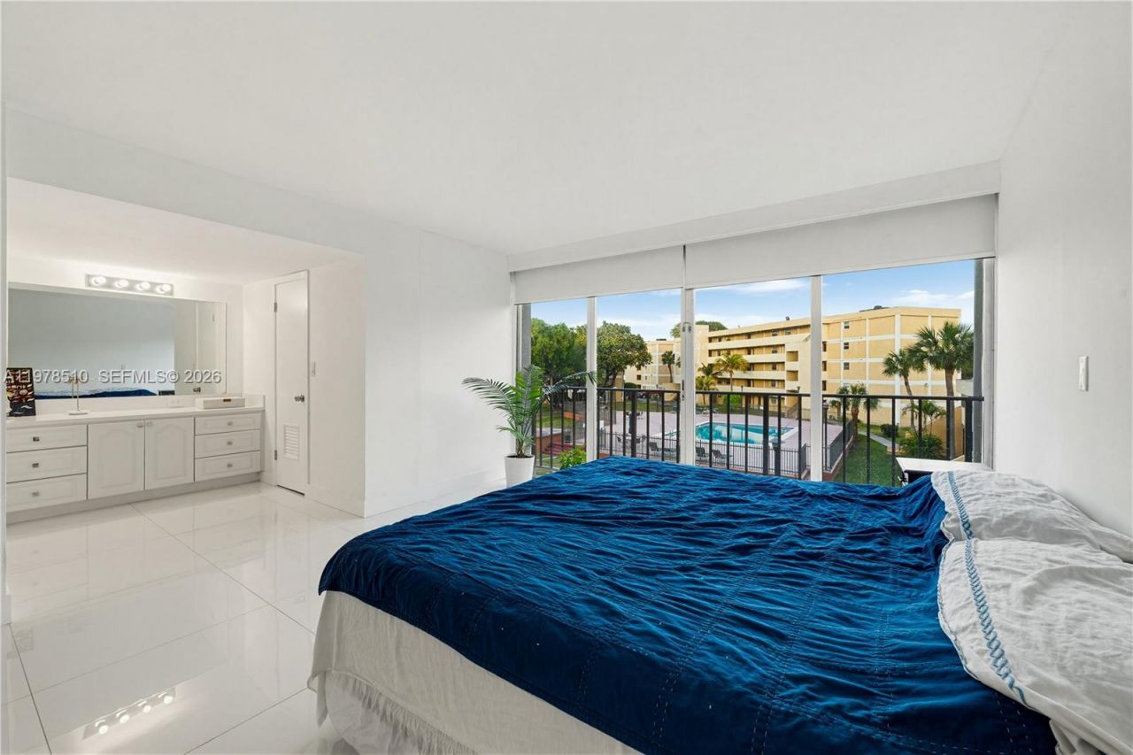 9210 Fontainebleau Blvd , Unit 207, Miami, FL 33172 Photo